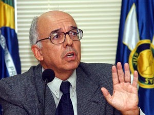 O ex-procurador-geral da República Cláudio Fonteles em imagem de 2004 (Foto: Rose Brasil / Agência Brasil)