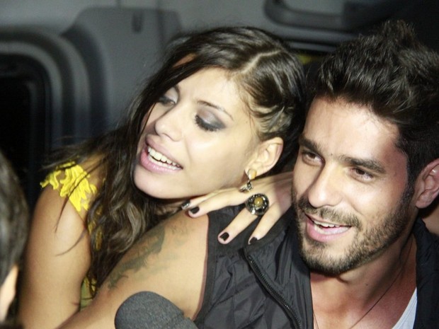 Ex-BBBs Franciele e Diego deixam casa de festas na Zona Oeste do Rio (Foto: Isac Luz/ EGO)