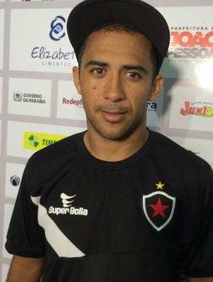 André Cassaco, atacante do Botafogo-PB (Foto: Lucas Barros / GloboEsporte.com/pb)