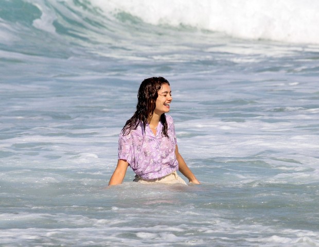 Sophie Charlotte grava  em praia do Rio (Foto: JC PEREIRA/ AGNEWS)