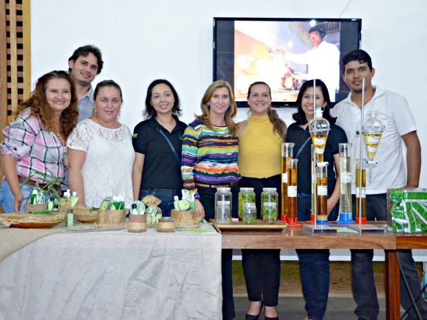 Pesquisadores da Funtac lançaram os produtos na noite da sexta-feira (31), na Expoacre, em Rio Branco (Foto: Caio Fulgêncio/G1)