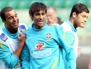 Neymar e Lucas no treino da Seleção (Foto: AP)