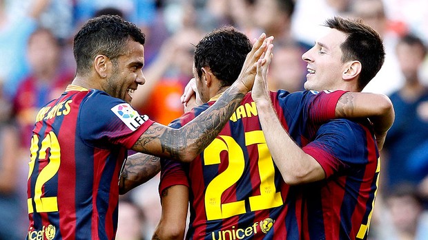 daniel alves adriano lionel messi barcelona gol levante (Foto: Agência Reuters)