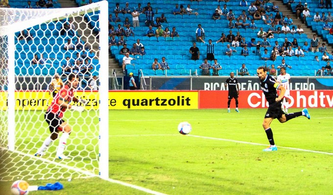 Barcos fez dois gols contra o Passo Fundo (Foto: Lucas Uebel/Grêmio)