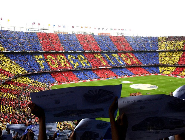 mosaico torcida Barcelona x Real Madrid (Foto: AFP)