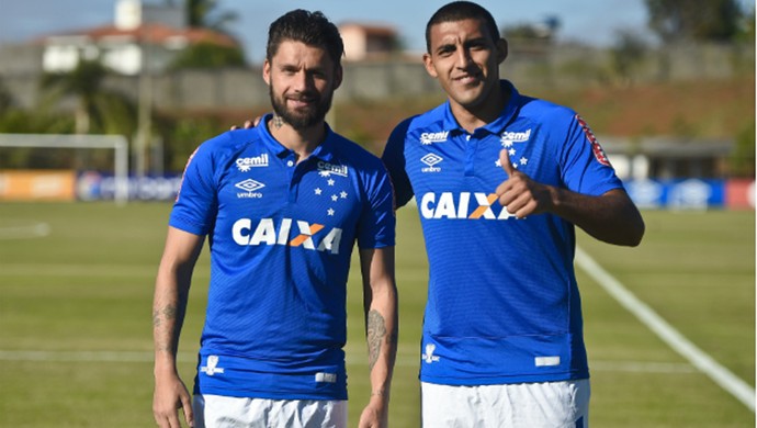 Rafael Sobis e Ramón Ábila serão apresentados pelo Cruzeiro neste domingo (Foto: Light Press)