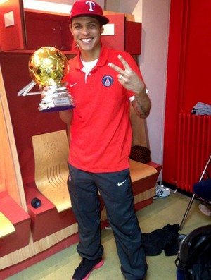 Thiago Silva PSG trofeu Samba (Foto: Divulgação)