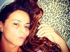 Viviane Araújo faz 'selfie' sem maquiagem e com olheiras visíveis