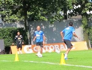 Bruno Rodrigo em treino do Peixe (Foto: Lincoln Chaves / Globoesporte.com)