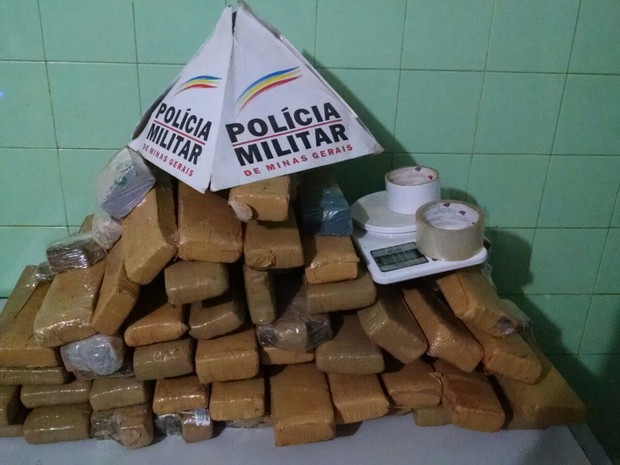 Droga estava em imóvel em construção (Foto: Divulgação / Polícia Militar)