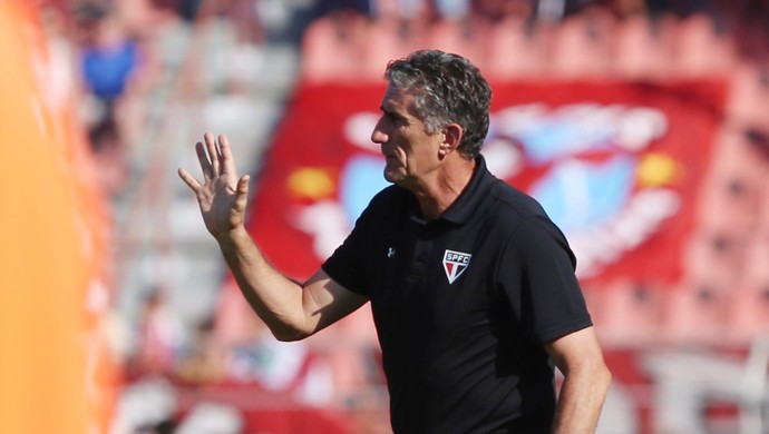 Bauza, do São Paulo, comanda time em empate com Ituano (Foto: Rubens Chiri / saopaulofc.net)