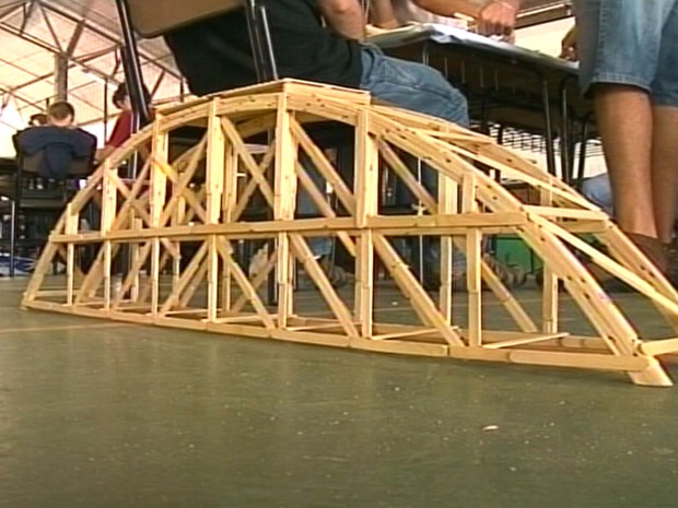 Estudantes de engenharia tiveram um mês para idealizar o projeto (Foto: Reprodução/RBS TV)