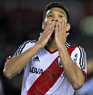 Pressão no River e limite de gringos são trunfos do Timão por Teo Gutiérrez