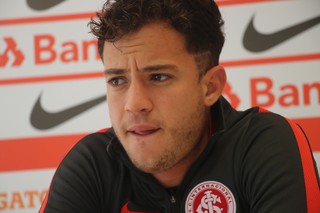 Gustavo Ferrareis meia Inter (Foto: Tomás Hammes / GloboEsporte.com)