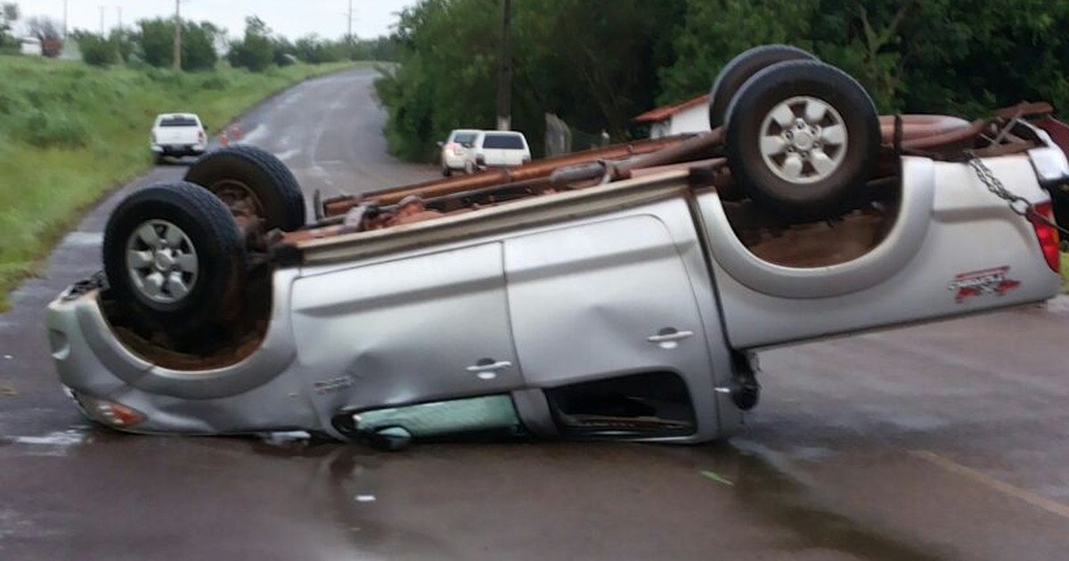 G1 Pista Molhada Causa Capotamento Na Rodovia TO 050 Em Palmas