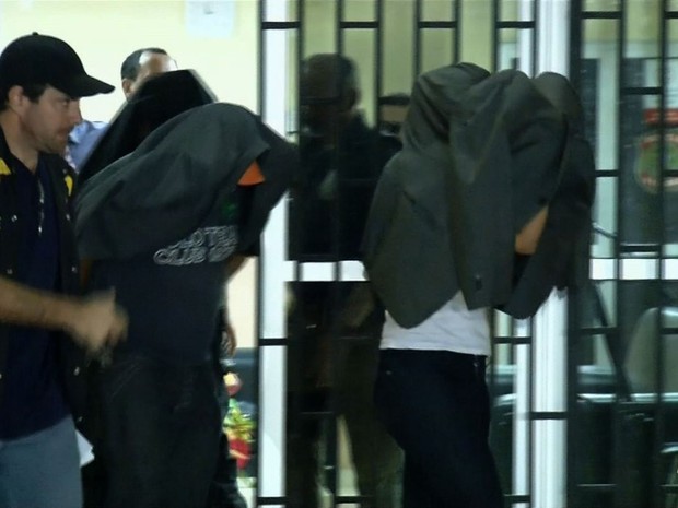 Suspeitos foram levados a delegacias após depoimentos na sede da Polícia Federal em Juazeiro do Norte (Foto: TV Verdes Mares/Reprodução)