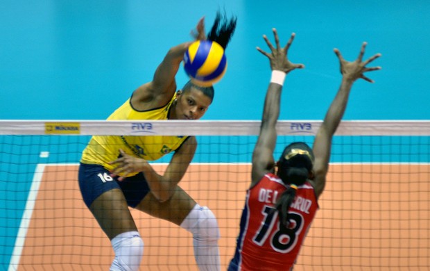 Fernanda Garay jogo vôlei Brasil contra Rep. Dominicana Grand Prix (Foto: Divulgação / FIVB)