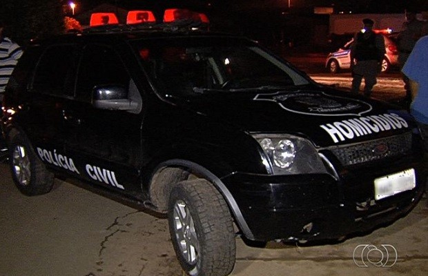 Carro plotado com brasão e nome da Polícia Civil, em Goiás (Foto: Reprodução/ TV Anhanguera)