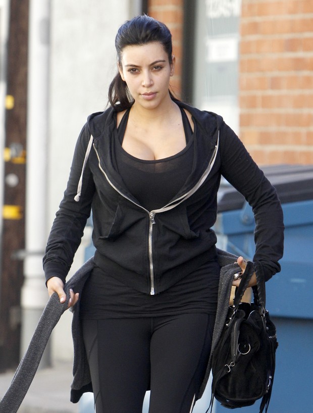 Kim Kardashian aparece abatida (Foto: Agência Grosby Group)