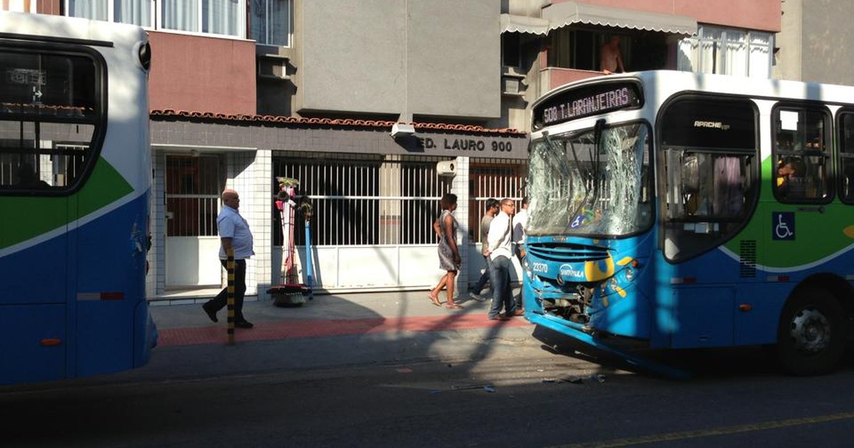 G Acidente Entre Nibus Do Sistema Transcol Deixa Feridos Em Vit Ria