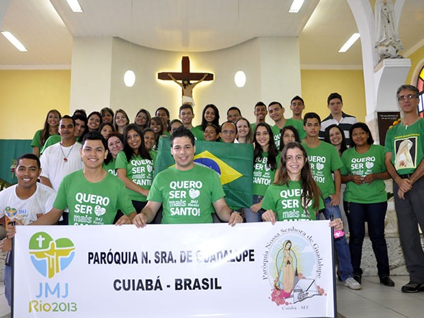 Peregrinos de Cuiabá viajam rumo ao Rio de Janeiro, para a JMJ, participaram de uma missa de envio neste domingo (21).  (Foto: Leandro J. Nascimento/G1)