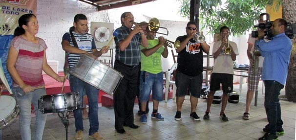 Ao vivo do Piauí TV 1ª Edição mostra os preparativos da bloco 'Banda Bandida' (Foto: Katylenin França)