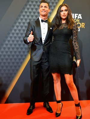 Cristiano Ronaldo e Irina Shayk, bola de ouro da FIFA (Foto: Getty Images)