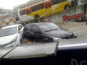 Carros foram arrastados na cidade. (Foto: Anderson Oliveira/Blog do Anderson) Carros foram arrastados na cidade. (Foto: Anderson Oliveira/Blog do Anderson)