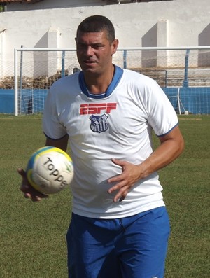 Silvio Luiz, ex-goleiro do São Caetano, preparador de goleiros do Olímpia-SP (Foto: Marcos Lavezo)
