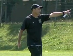 Sandro Forner, técnico do J. Malucelli, durante treino (Foto: Reprodução/RPC TV)