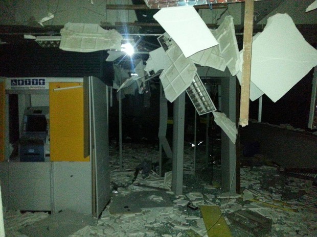 Grupo armado explode agência bancária em Iracema, no Ceará (Foto: Arquivo Pessoal)