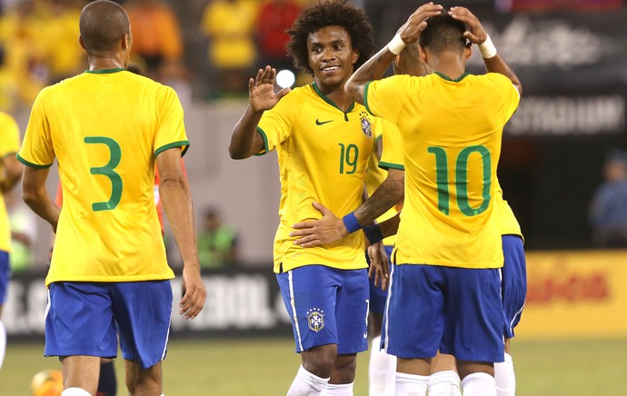 Willian comemora gol do Brasil contra o Equador (Foto: Bruno Domingos / Mowa press)