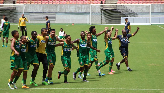 treino do vasco na arena (Foto: Gabriel Mansur)
