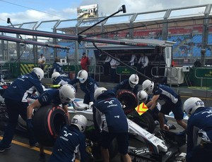 Dupla da Williams só deixou a garagem para treinar pit stops (Foto: Divulgação)