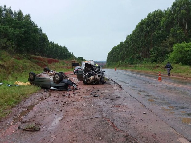 Acidente aconteceu na rodovia Raposo Tavares, em Itapetininga (Foto: Cláudio Nascimento/TV TEM)