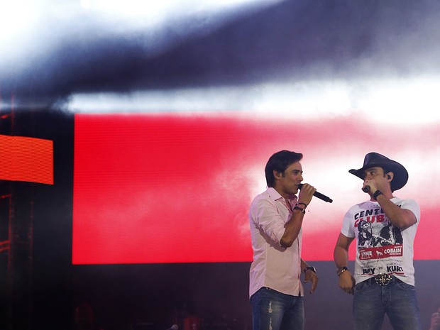 Guilherme e Santiago em show em Barretos, em São Paulo (Foto: Alessandra Gerzoschkowitz/ EGO)
