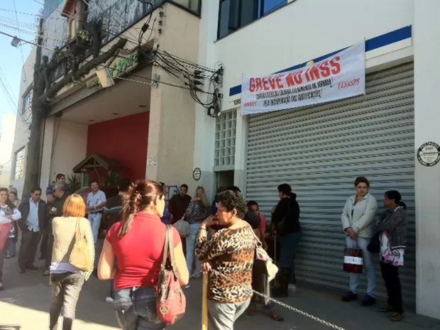 Na agencia da Av. Ataliba Leonel, Zona Norte de São Paulo, apenas perícias previamente agendadas estão sendo realizadas. (Foto: Nathália Duarte/G1)
