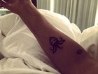 Justin Bieber mostra nova tatuagem, com desenho de coringa