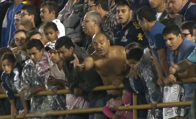 Globo Esporte procura torcedor que discutiu com Oswaldo por 'Gabrieeeel'