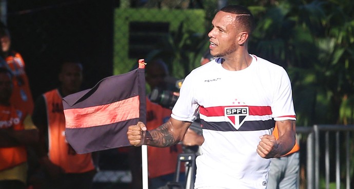 Luis Fabiano gol São Paulo x Vitória (Foto: Rubens Chiri / Ag. Estado) Luis Fabiano gol São Paulo x Vitória (Foto: Rubens Chiri / Ag. Estado)