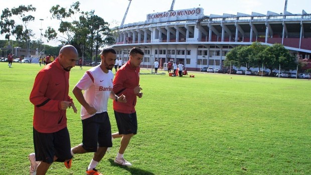 D'Alessandro e Guiñazu estão em fase final de recuperação (Foto: Diego Guichard / GloboEsporte.com)