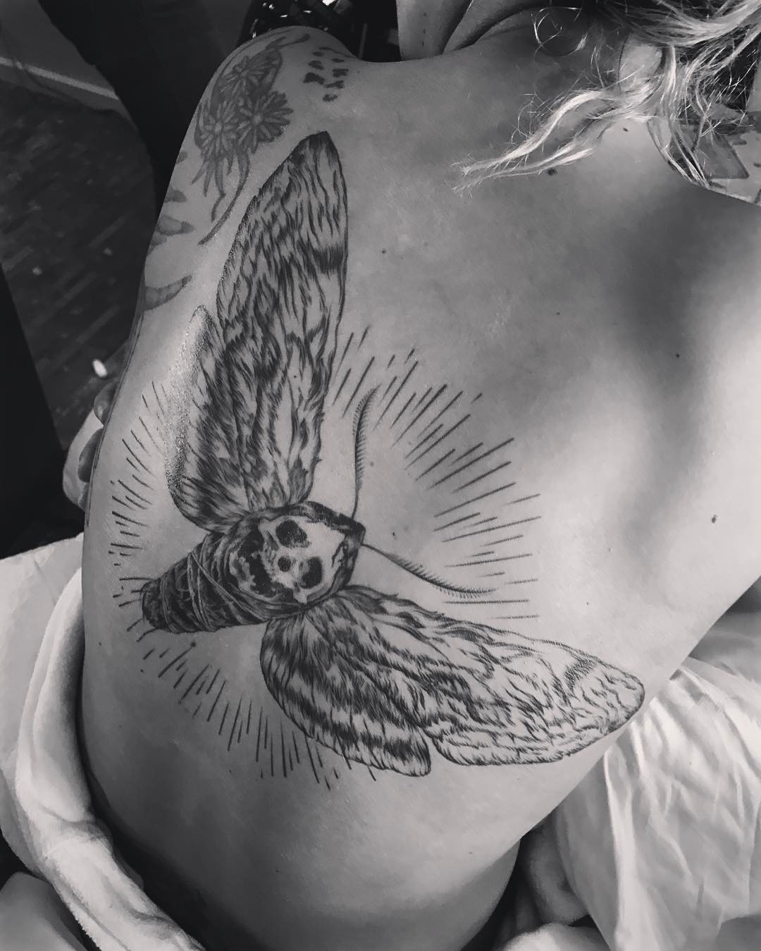A foto publicada por Lady Gaga mostra o que parece ser uma nova tatuagem
