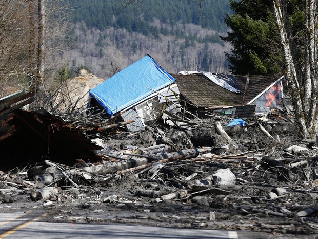 Casa ficou destruída após deslizamento de terra próxima a comunidade de Oso, nos EUA (Foto: AP Photo/The Seattle Times, Lindsey Wasson, Pool)