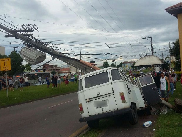 Acidente aconteceu no bairro Sítio Cercado, em Curitiba  (Foto: Paulo Vieira / Arquivo pesssoal )