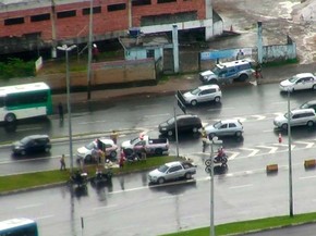 Acidente de moto deixa um morto no Viaduto Nelson Dahia, em Salvador (Foto: Imagens/ Tv Bahia)