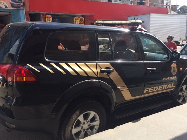Mandados foram cumpridos em casas e estabelecimentos de investigados (Foto: Divulgação/ PF) Mandados foram cumpridos em casas e estabelecimentos de investigados (Foto: Divulgação/ PF)
