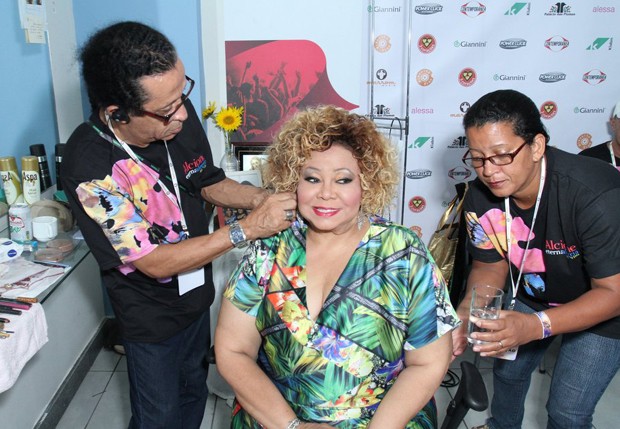 Alcione se prepara antes de show (Foto: Anderson Borde/AgNews)