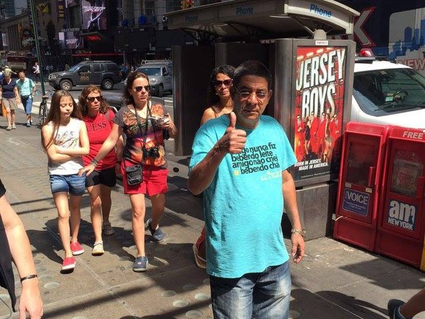 Zeca Pagodinho na Times Square (Foto: Reprodução/Facebook)