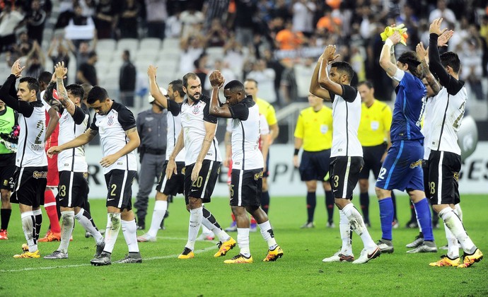 Yago revela alerta de Tite no intervalo com excesso de reclamações do time