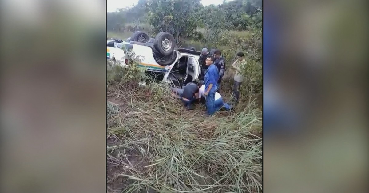 G1 Viatura Da Pm Capota Em Rodovia No Ap E Dois Policiais Ficam Feridos Notícias Em Amapá 